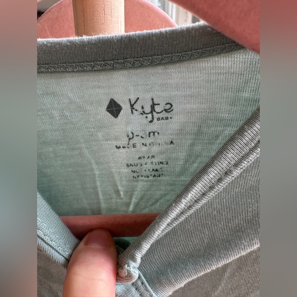 Kyte Baby sage footie with hat size 0-3 months - Picture 2 of 5